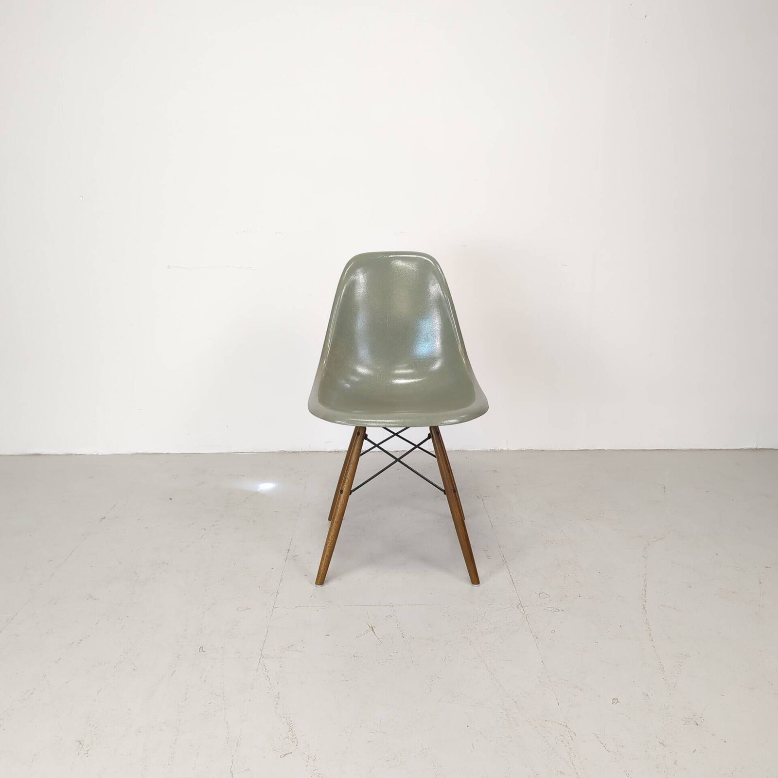 Eames Herman Miller Dsw Side Chair In Seafoam Green photo 604.0