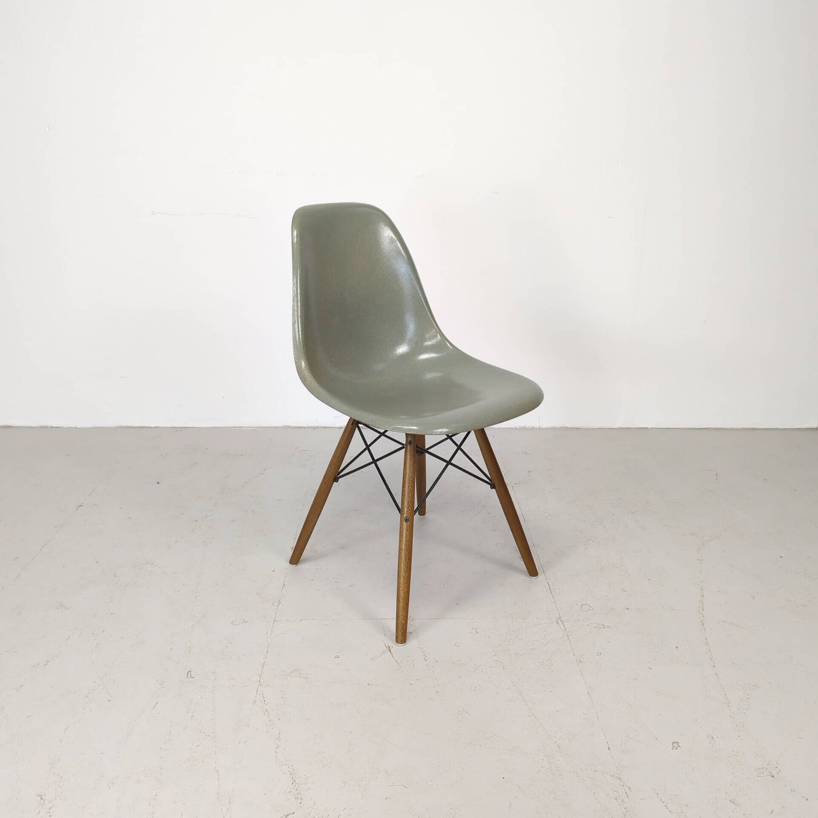 Eames Herman Miller Dsw Side Chair In Seafoam Green photo vintage