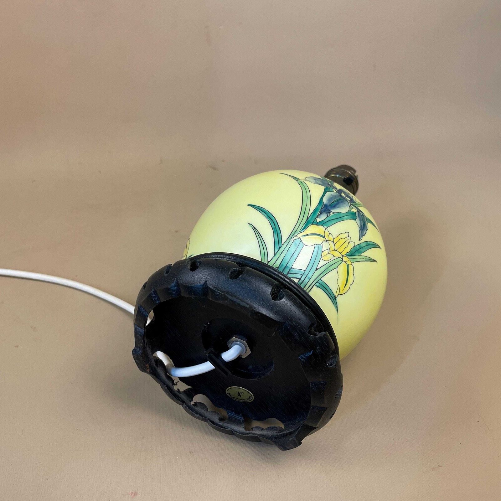 Vintage Ceramic Lamp Light Bedside Table Hand Painted Chinese Floral Design Pattern Wood Base Oriental Vase Yellow Antique Brass Ginger Jar photo vintage