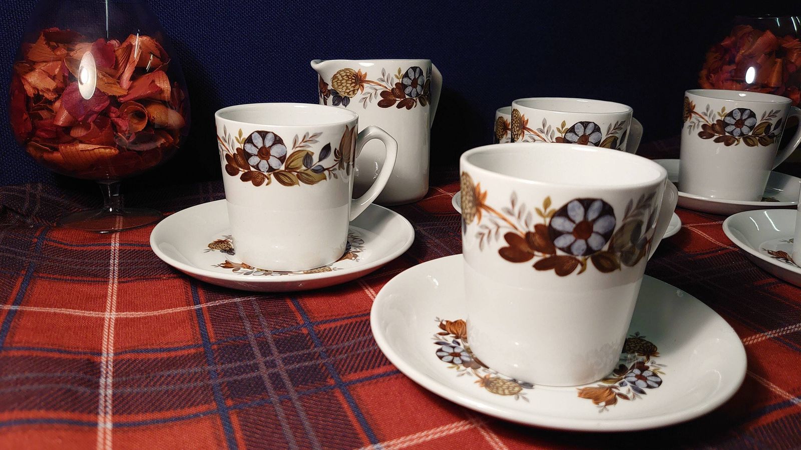 Fourteen (14) Piece Alfred Meakin Glo White Tea Set   6 Cups And Saucers, Milk Jug And Sugar Bowl  Ironstone   Excellent Condition! photo Home Decor