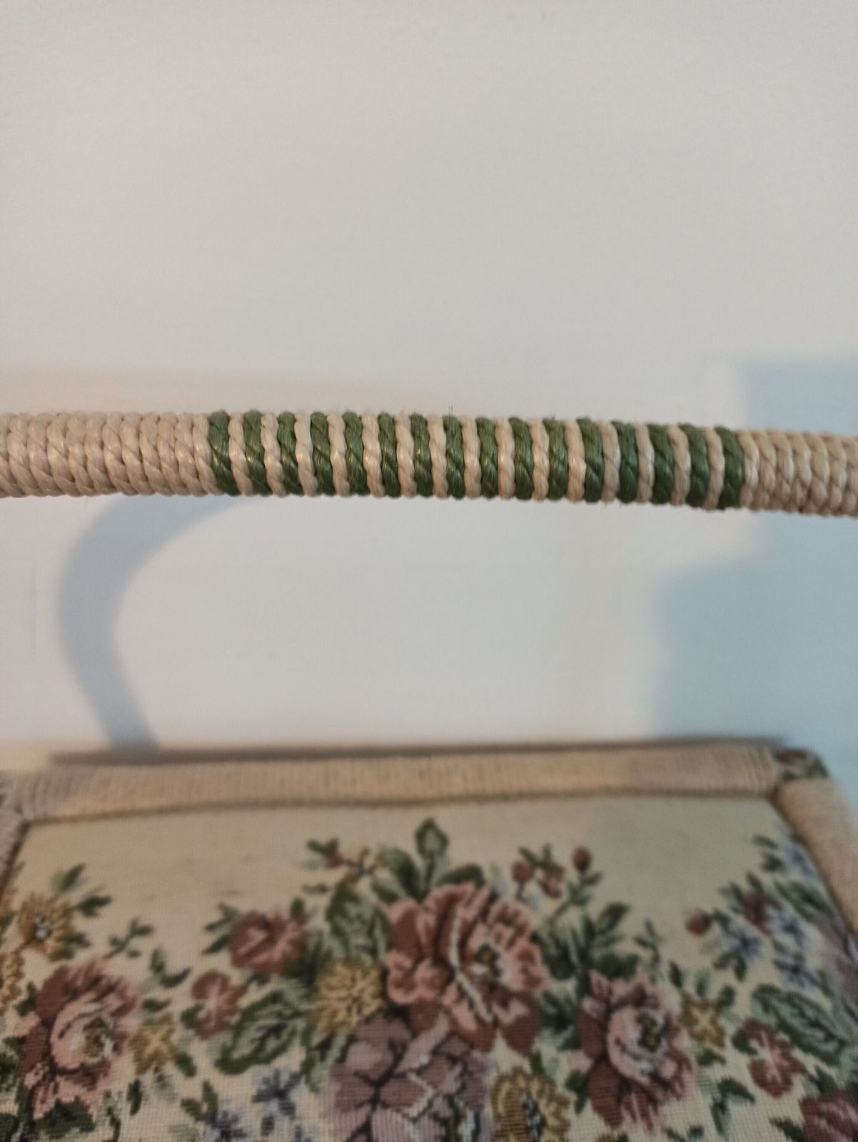 Vintage Sewing Basket Including Contents. Very Good Condition. photo Home Decor