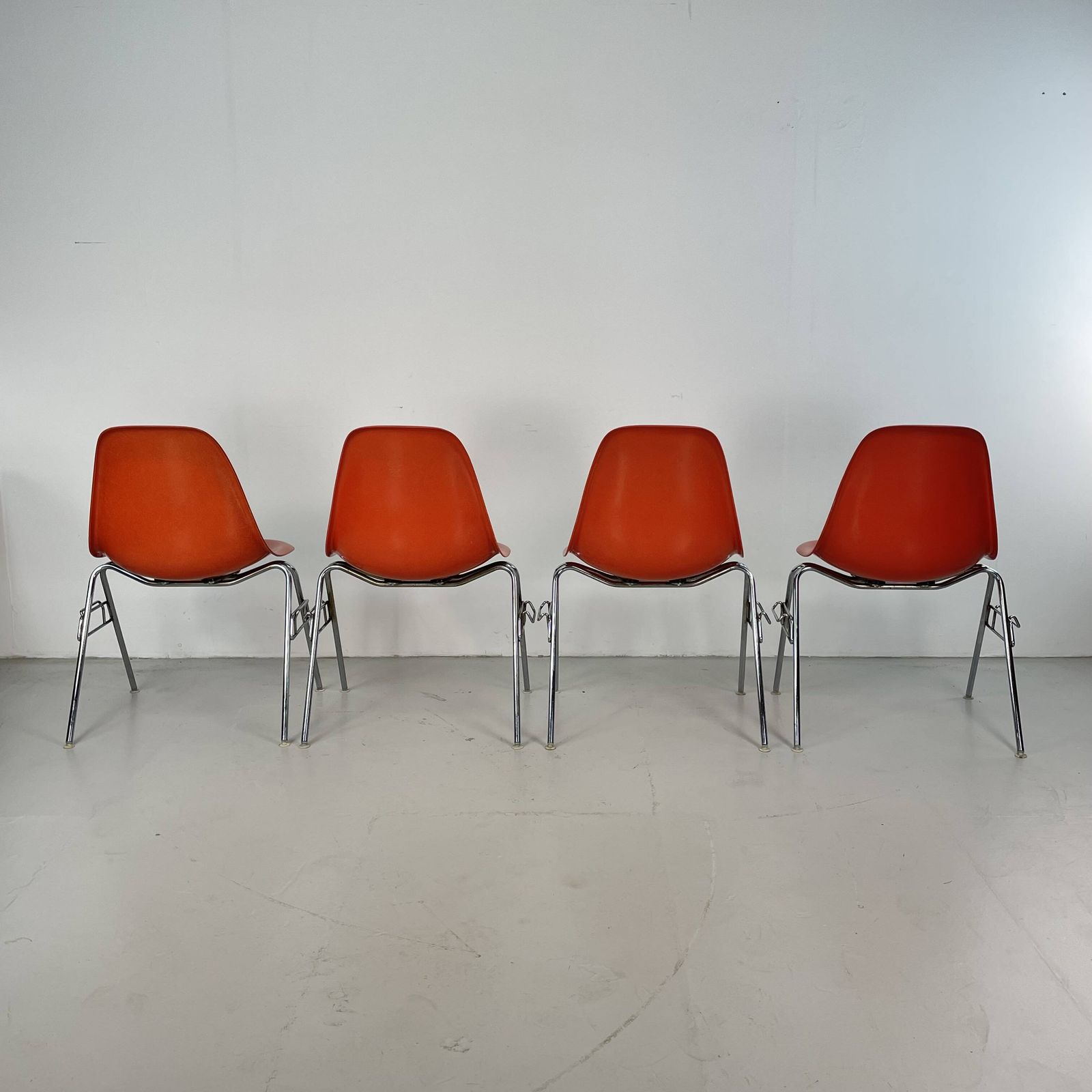 Set Of 4 Eames For Herman Miller Dss Side Chairs In Coral photo 1467.0