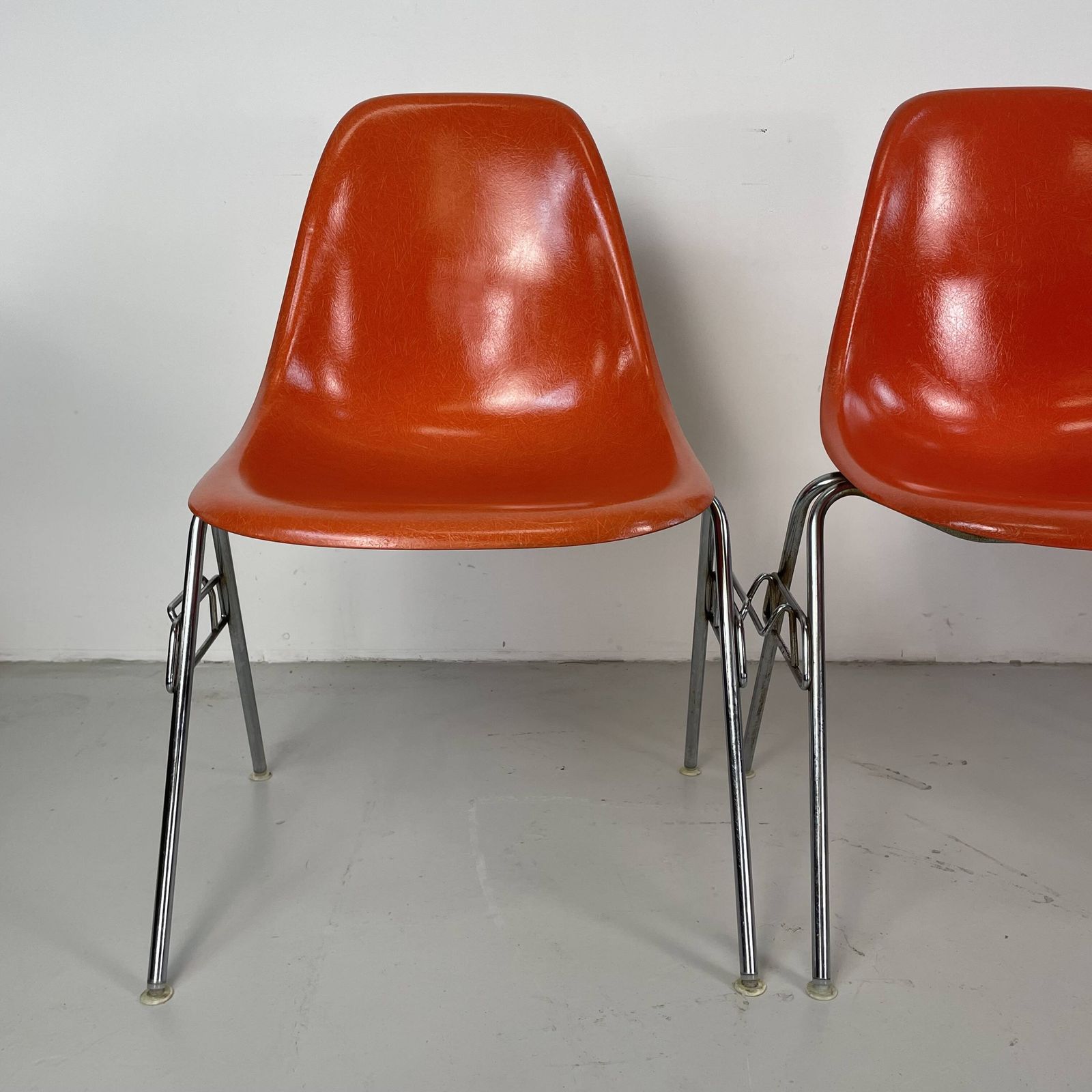 Set Of 4 Eames For Herman Miller Dss Side Chairs In Coral photo vintage