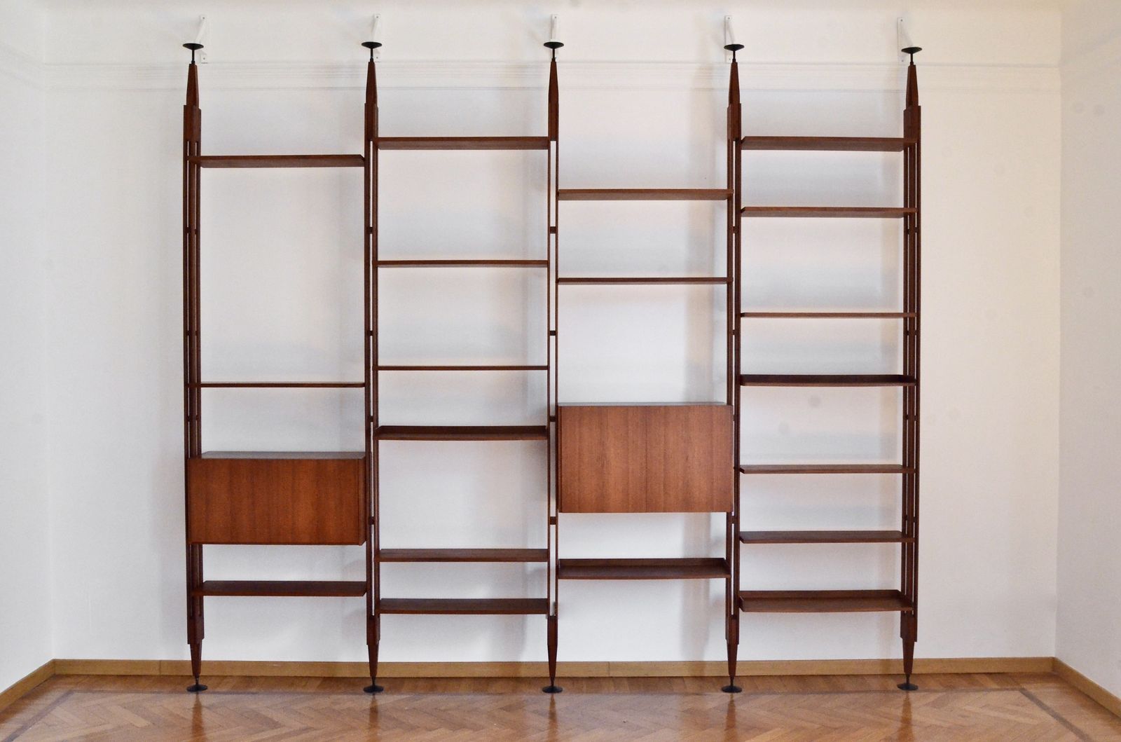 Vintage Midcentury Franco Albini For Poggi  Italian Floor To Ceiling Infinito Bookcase In Teak, 1950s. Modern / Retro / Scandinavian.
