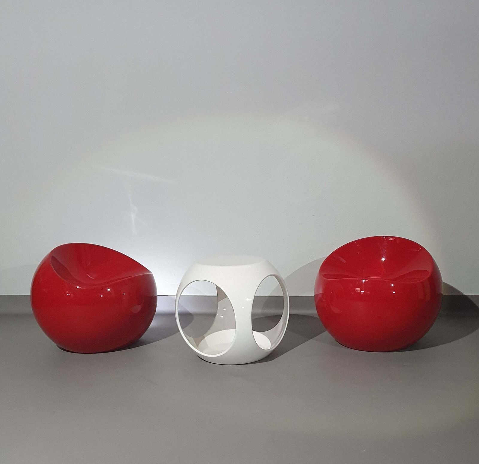 Dupont Finn Stone Ball Chairs / "Colani" Side Table photo for sale