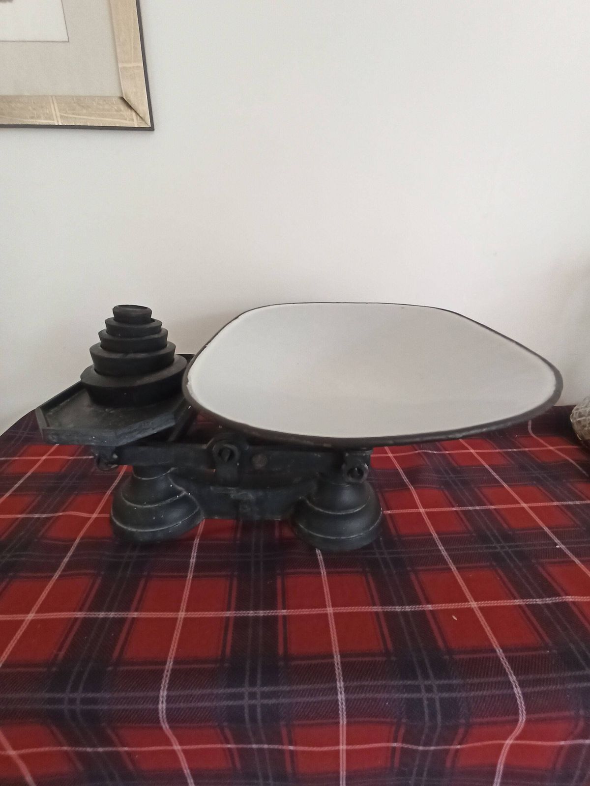 Black Kitchen Scales. With Weights. Good Overall Condition.