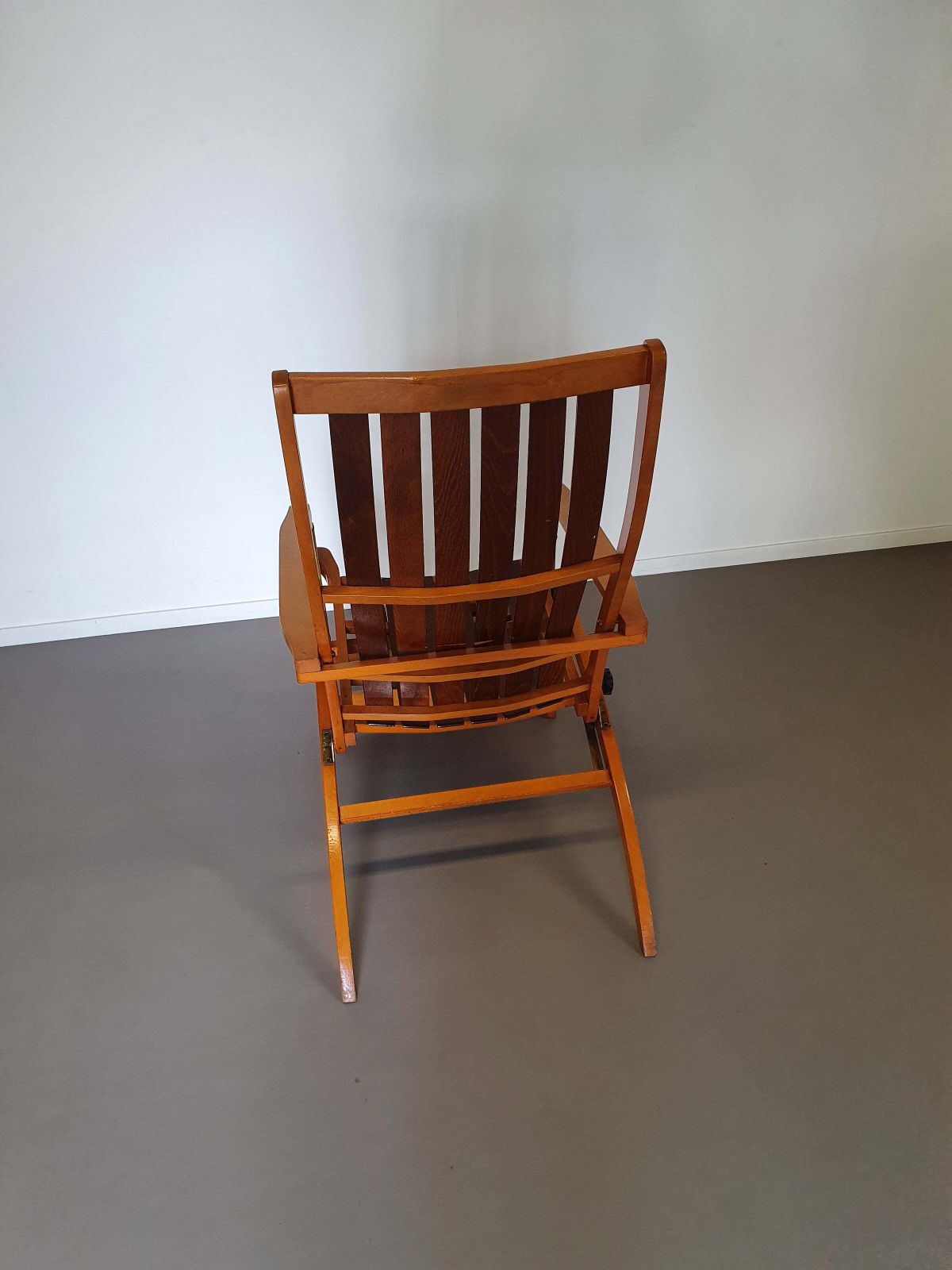 photo furniture Chair Bentwood Thonet Siesta Medizinal 1951 Lounge Chair