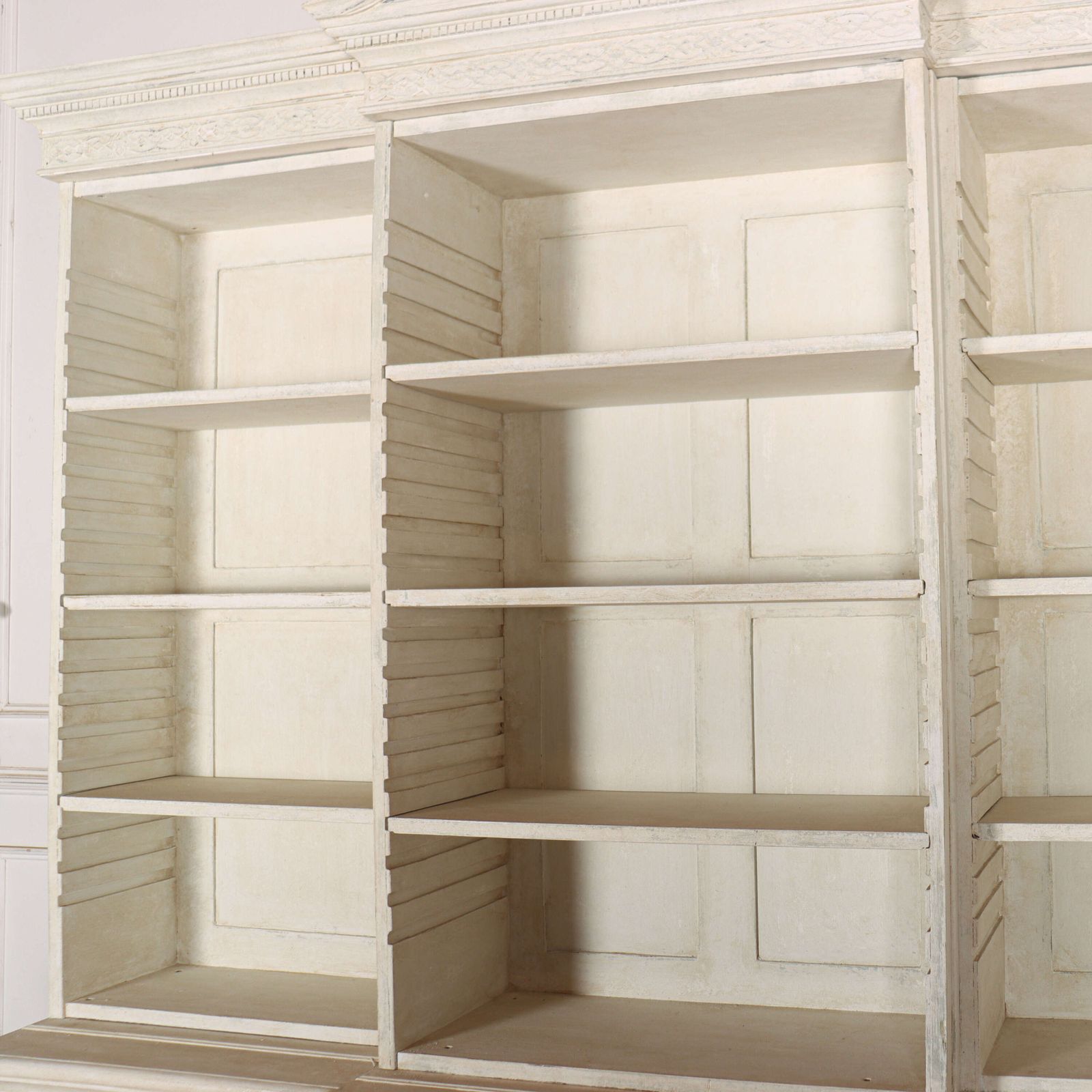 photo vintage English Breakfront Library Bookcase
