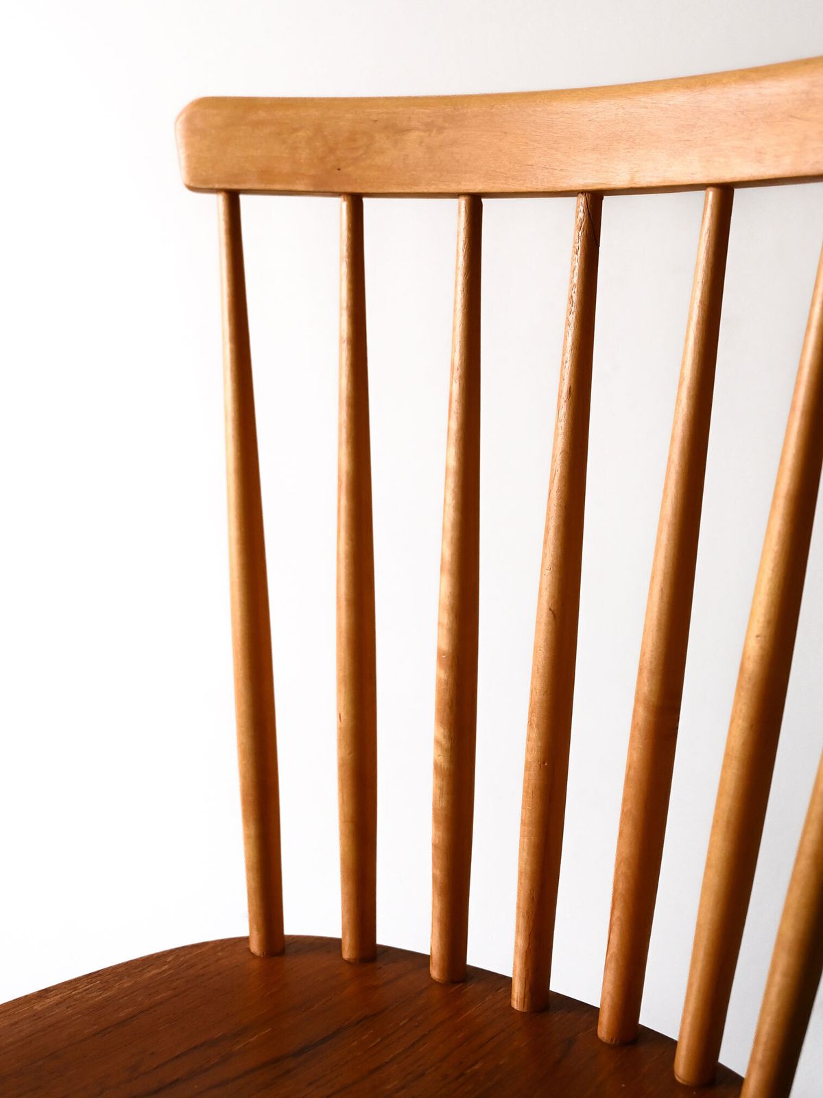 photo furniture Pair Of Vintage Scandinavian Chairs, Pinstolar Model