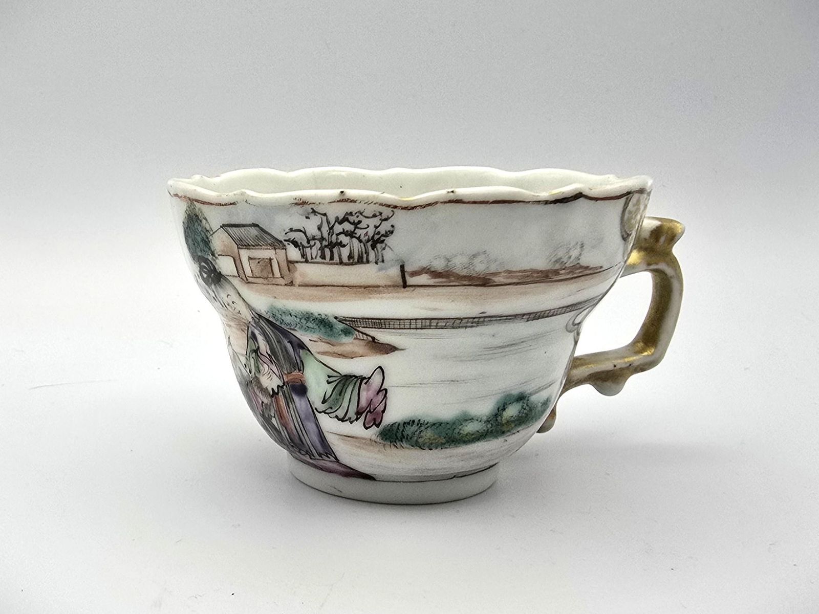 Antique 19th Century Chinese Famille Rose Porcelain Teacup With Painted Figures, Scalloped Edge And Gold Handle photo for sale