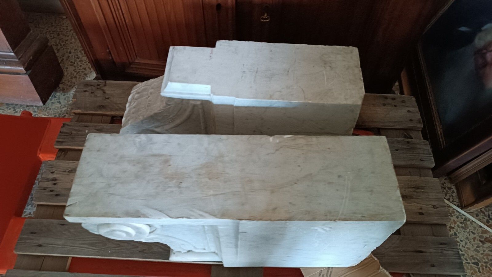 photo furniture Pair Of Large Capitals, 18th Century Marble Shelves