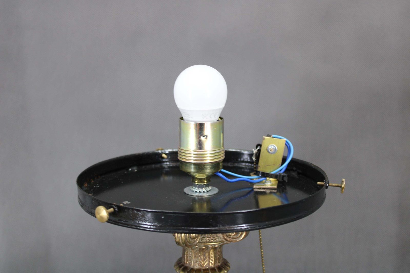 627.0 1940s Restored Brass Table Lamp With Wooden Base And Glass Shade photo