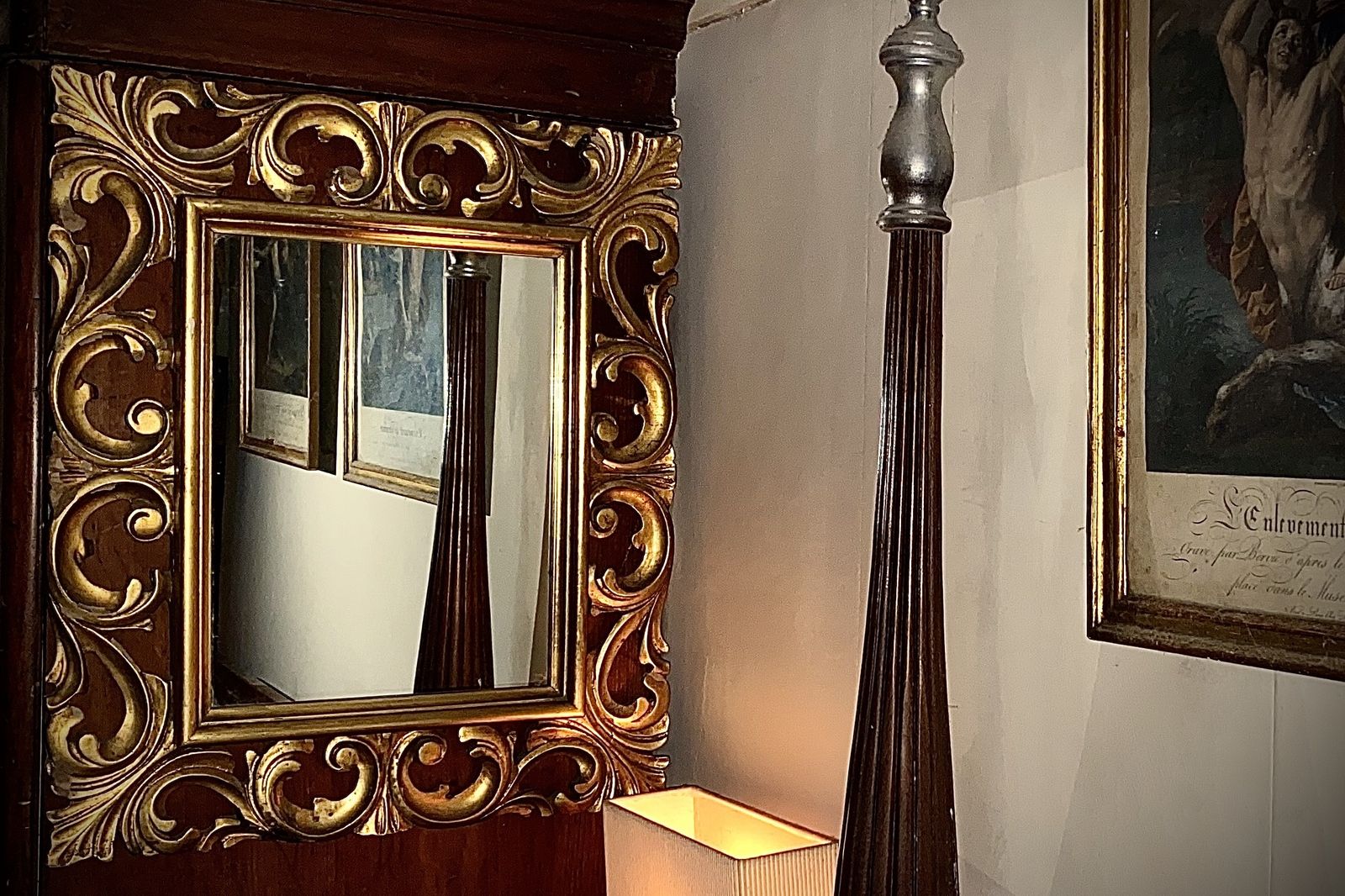 photo vinterior Antique Florentine Gilded Mirror. Late 19th Early 20th Century