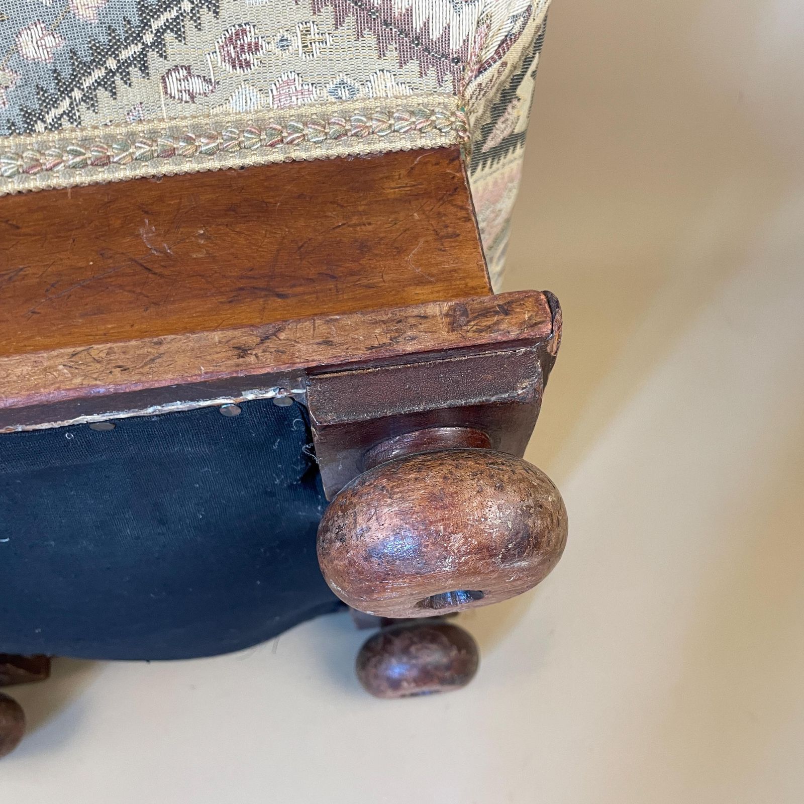 photo furniture Antique Vintage Wooden Stool Wood Cottage Furniture Square Hallway Farmhouse Seat 24x38x38cm Footstool Foot Patterned Muted Fabric Pattern
