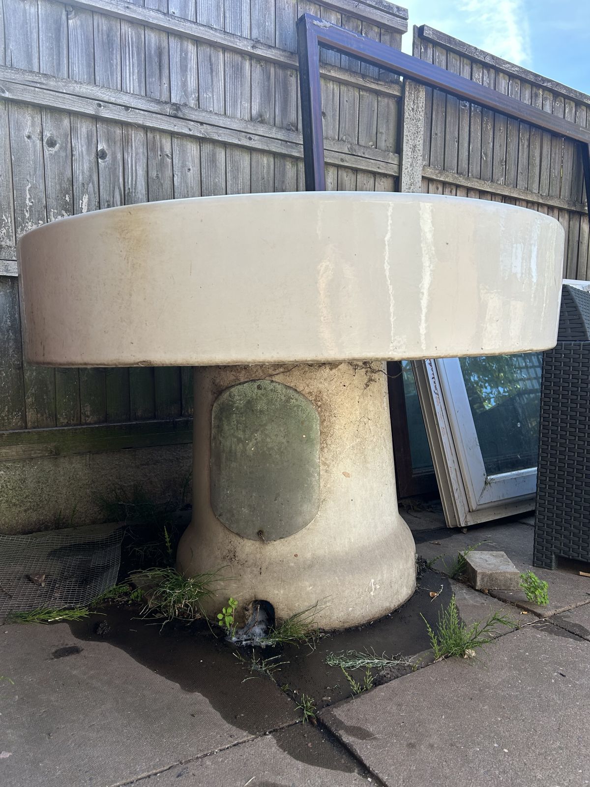 photo furniture Large Freestanding Circular Sink By Royal Doulton