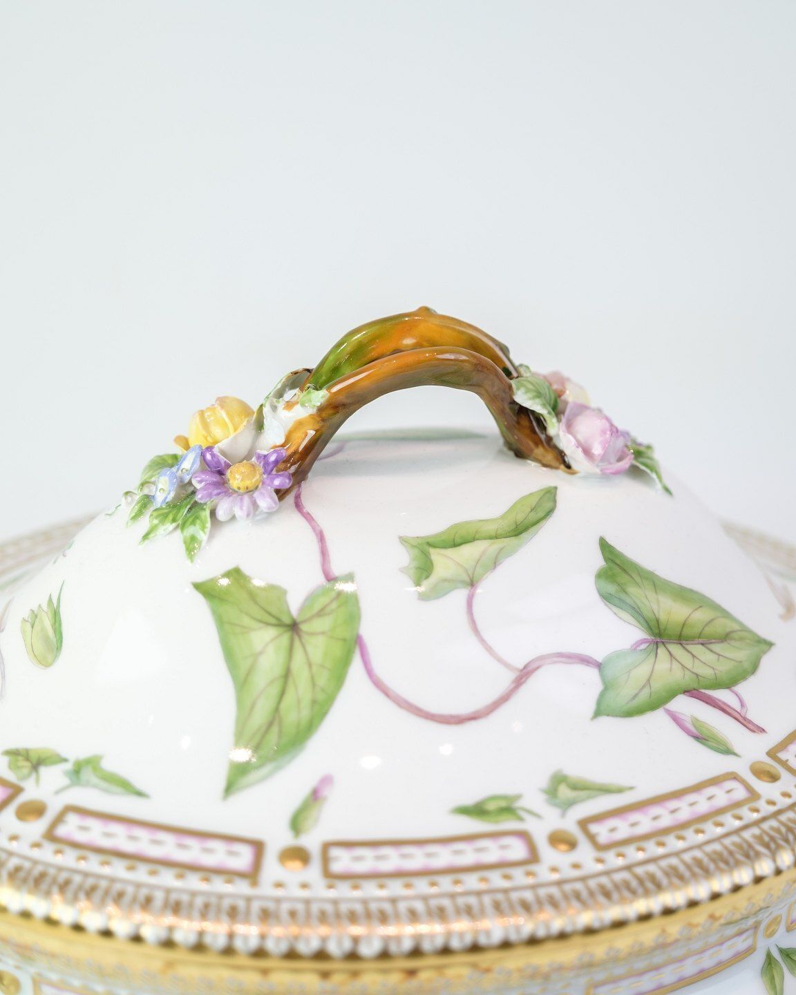 Tureen With Lid Handle   Dek.No. 20/3559   Porcelain   Royal Flora Danica   Royal Copenhagen photo vinterior