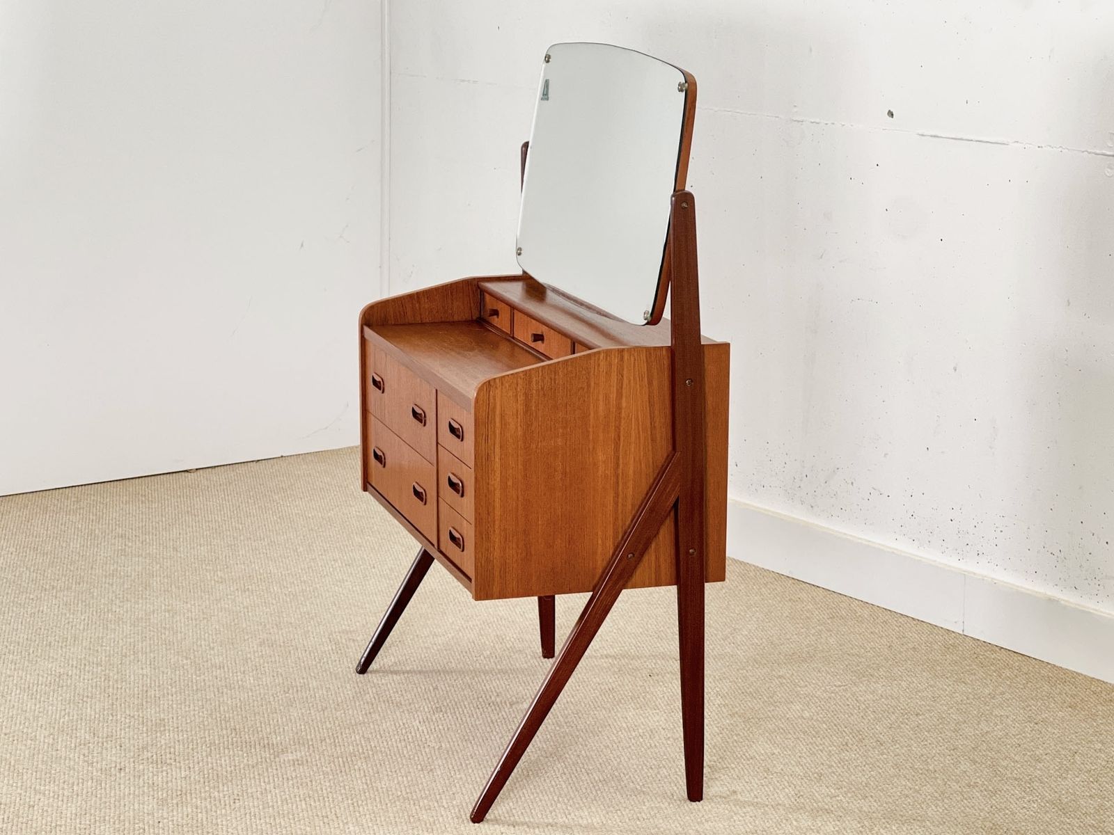 Arne Vodder Small Dressing Table (Made In Denmark) photo vinterior