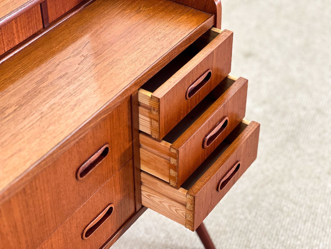 Arne Vodder Small Dressing Table (Made In Denmark) photo vintage