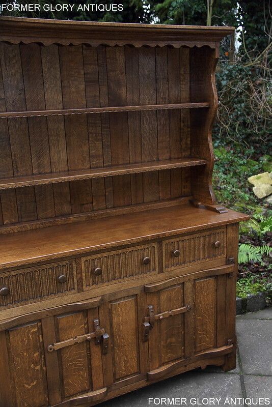 photo vinterior A Rupert / Nigel Griffiths Monastic Carved Oak Derbyshire Dresser / Sideboard