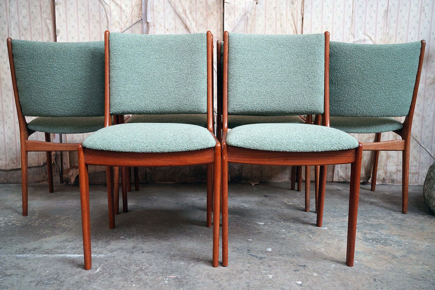 photo vinterior A Set Of Six Danish 1960's Chase Erwin Upholstered Teak Dining Chairs