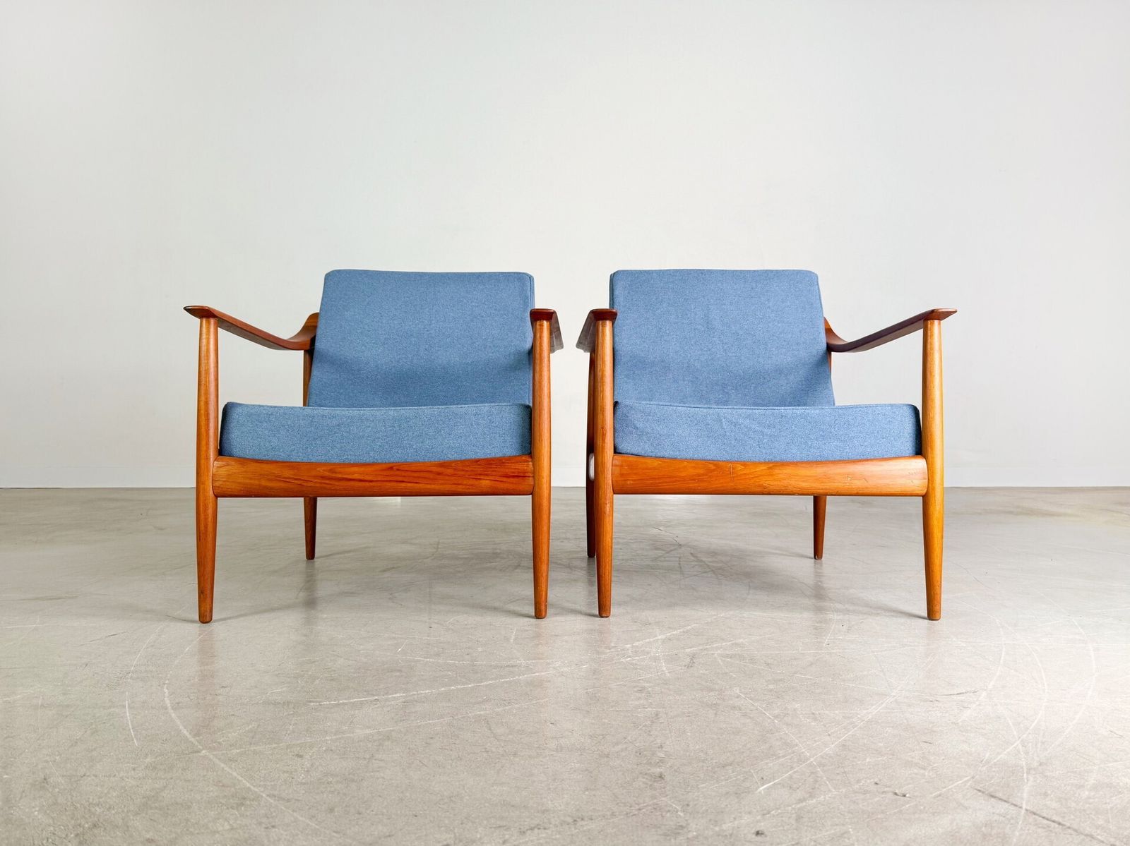 2x Knoll Antimott Armchair Midcentury Armchair Easy Chair Vintage photo for sale