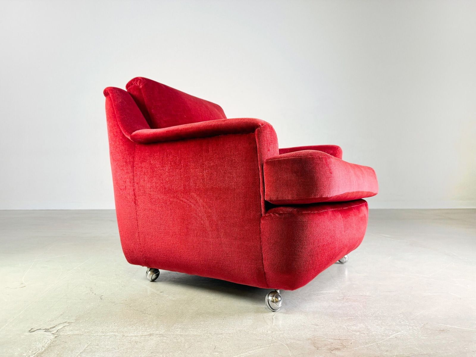 photo furniture Set Of 2 Mid   Century Vintage Armchairs Red Velvet Retro