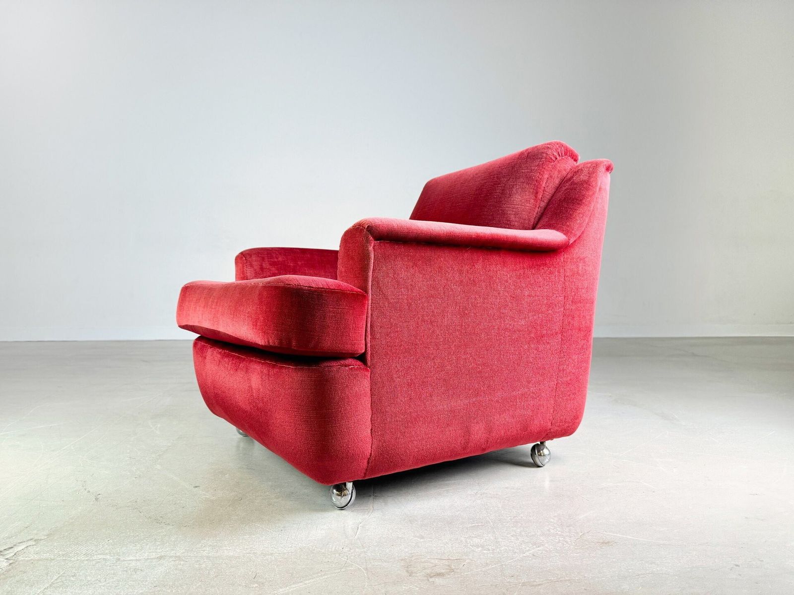 590.0 Set Of 2 Mid   Century Vintage Armchairs Red Velvet Retro photo