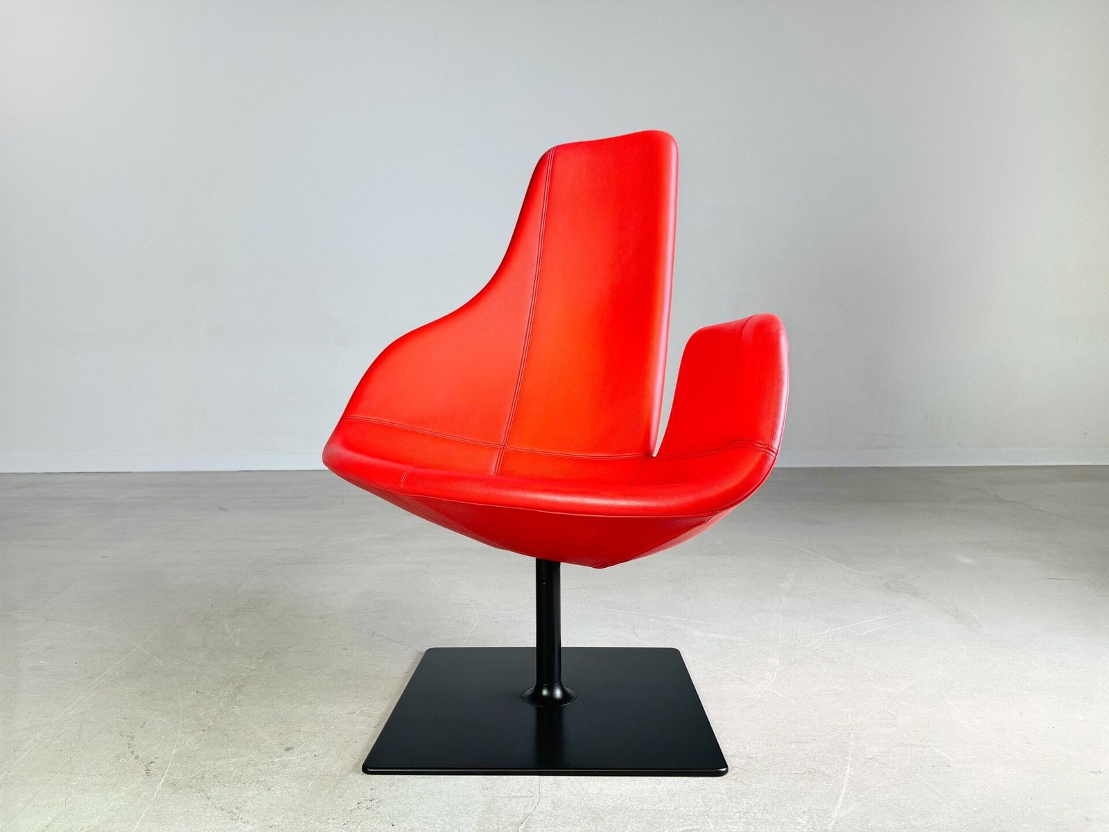 Moroso Fauteuil Leer Rood Patricia Urquiola Draaibaar II photo Meubels