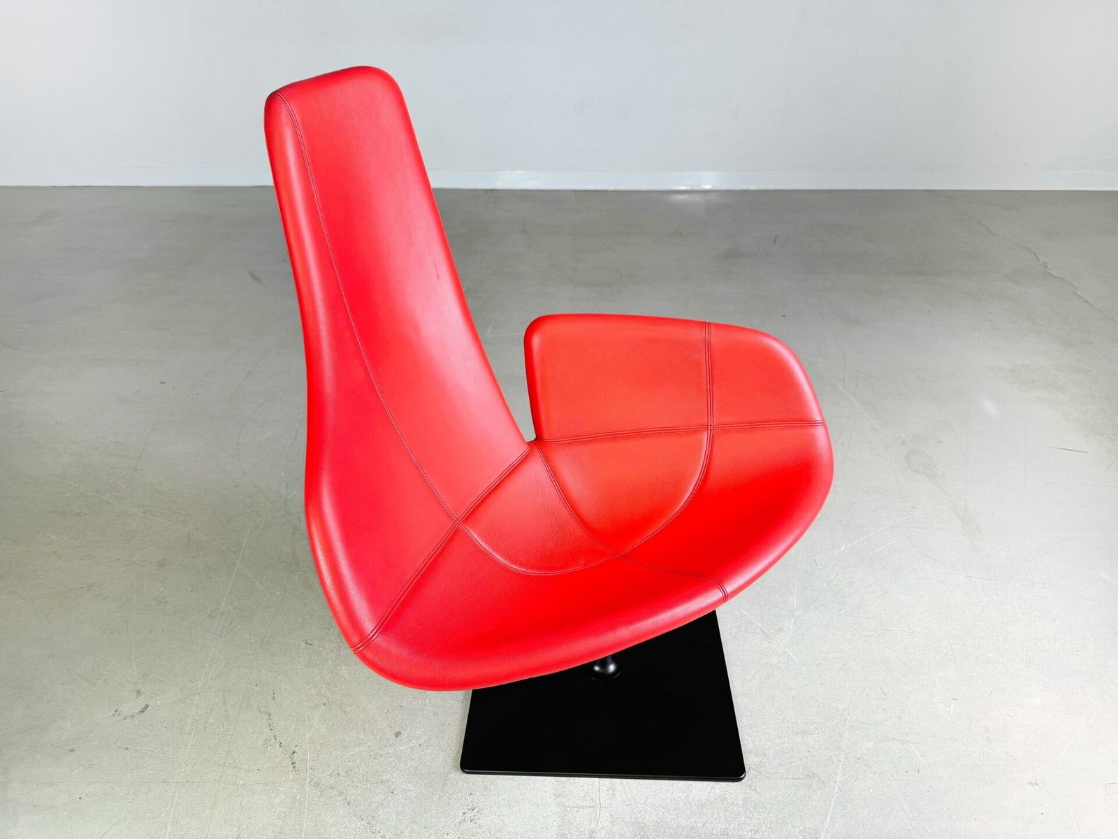 Moroso Fauteuil Leer Rood Patricia Urquiola Draaibaar II photo 1290.0