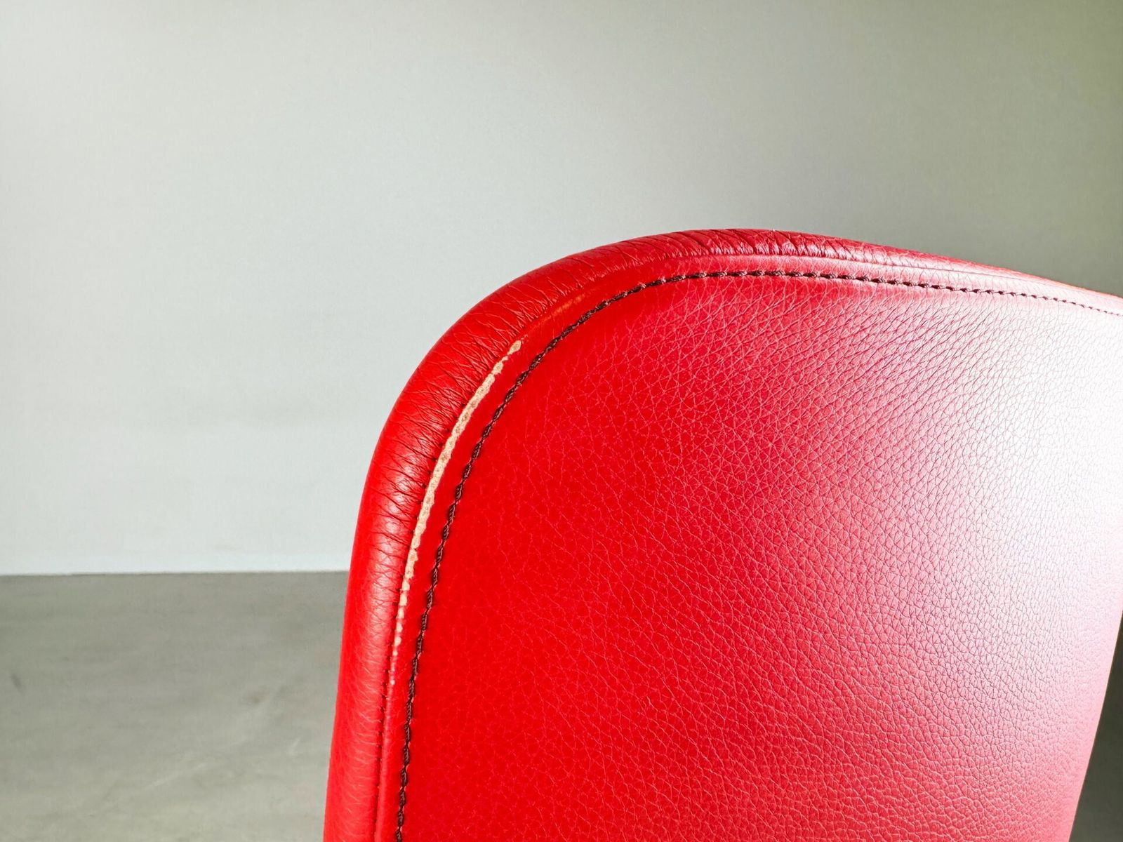 Moroso Fauteuil Leer Rood Patricia Urquiola Draaibaar II photo vinterior