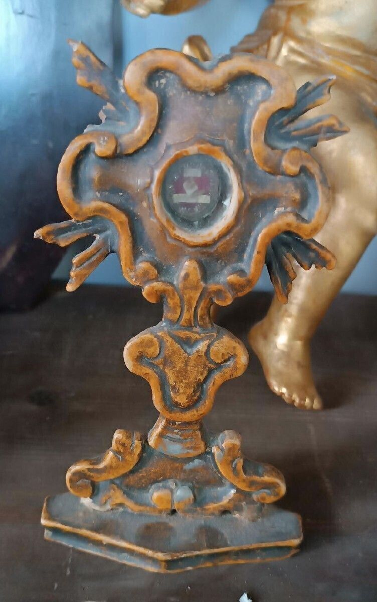 Small Reliquary In Lacquered Wood With Relic From The 18th Century photo furniture