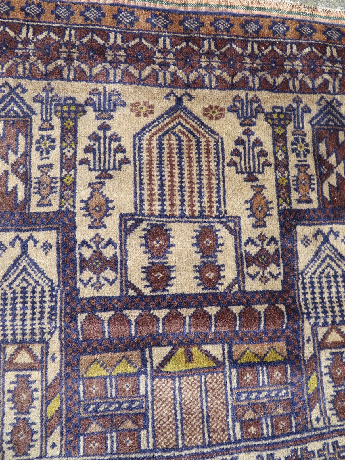 Unusual Mosque Design Afghan Rug. Herat Region. 133cm X 85cm. photo vinterior