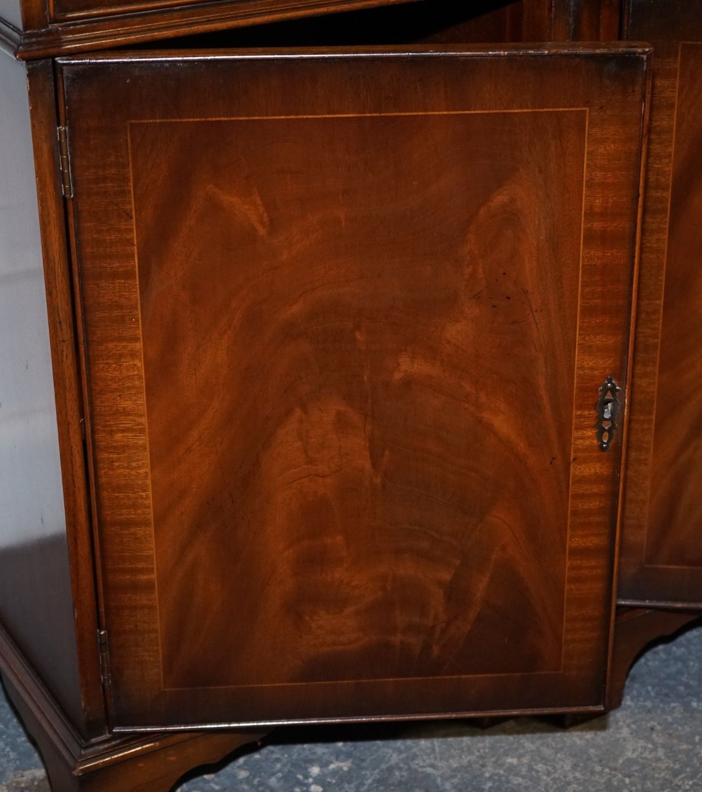 2250.0 Stunning Georgian Style Breakfront Four Door Display Cabinet Bookcase photo