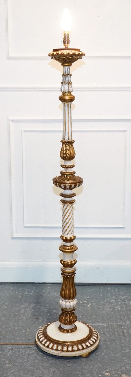 Italian Florentine Style Carved & Hand Painted White & Gilt Standard Floor Lamp photo for sale