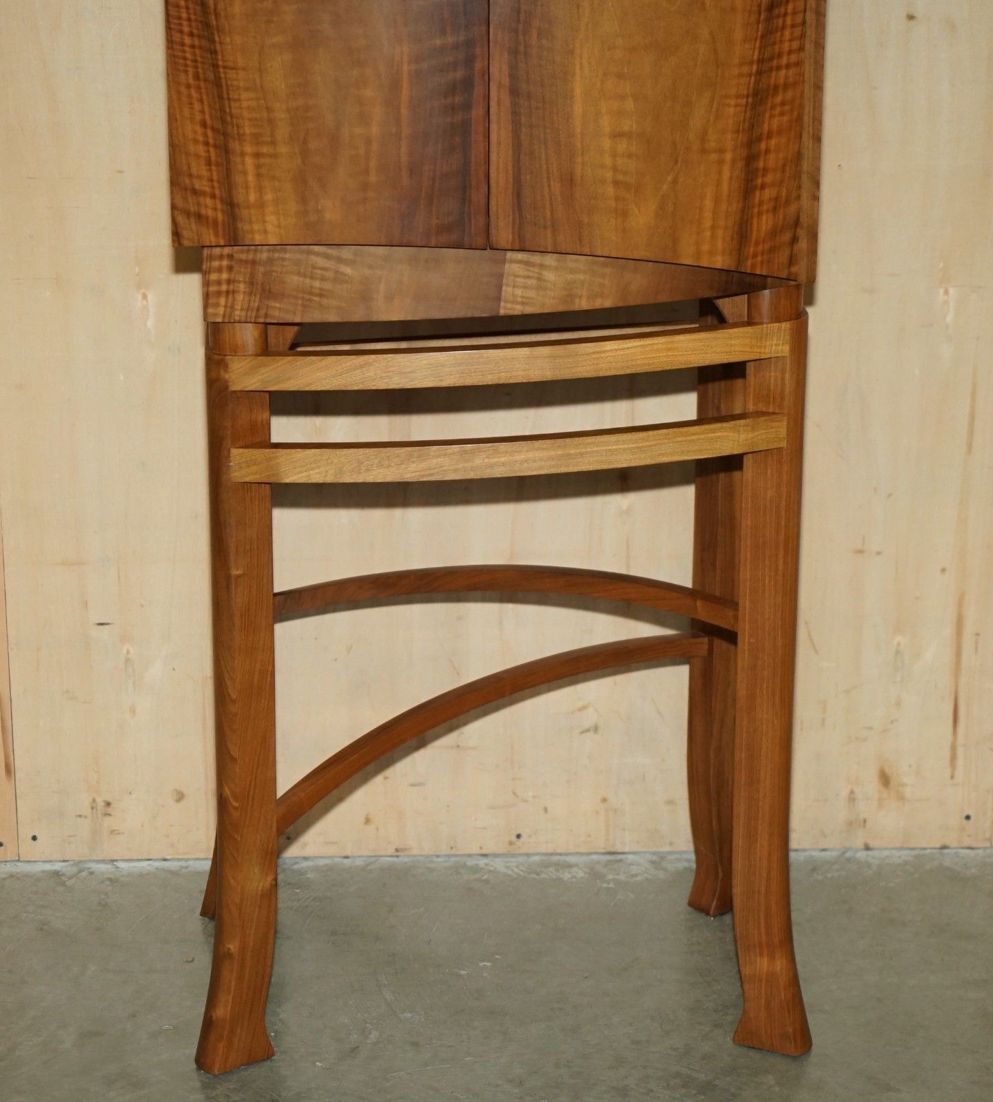 Rrp £6,350 English Walnut Derek Elliott Glass Shelved Display Or Drinks Cabinet photo 3950.0