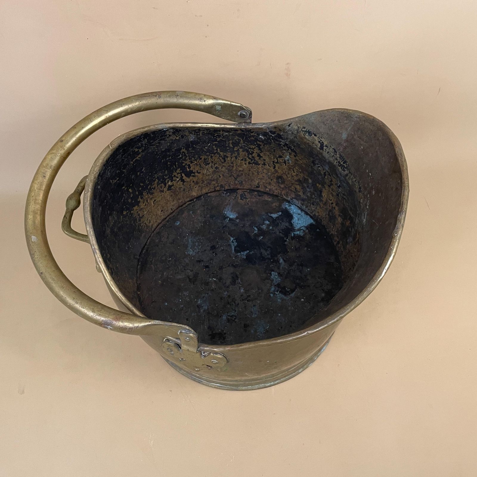 Antique Metal Gold Brass Coal Bucket Handle Fireside Fire Side Scuttle Log Helmet Farmhouse Cottage Aged Patina Vintage Fireplace Logs photo vinterior