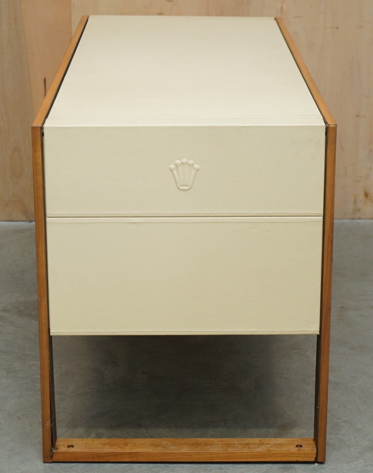 photo vinterior Rare Original Hand Made Leather Upholstered Rolex Ad Boutique Dealers Guest Desk