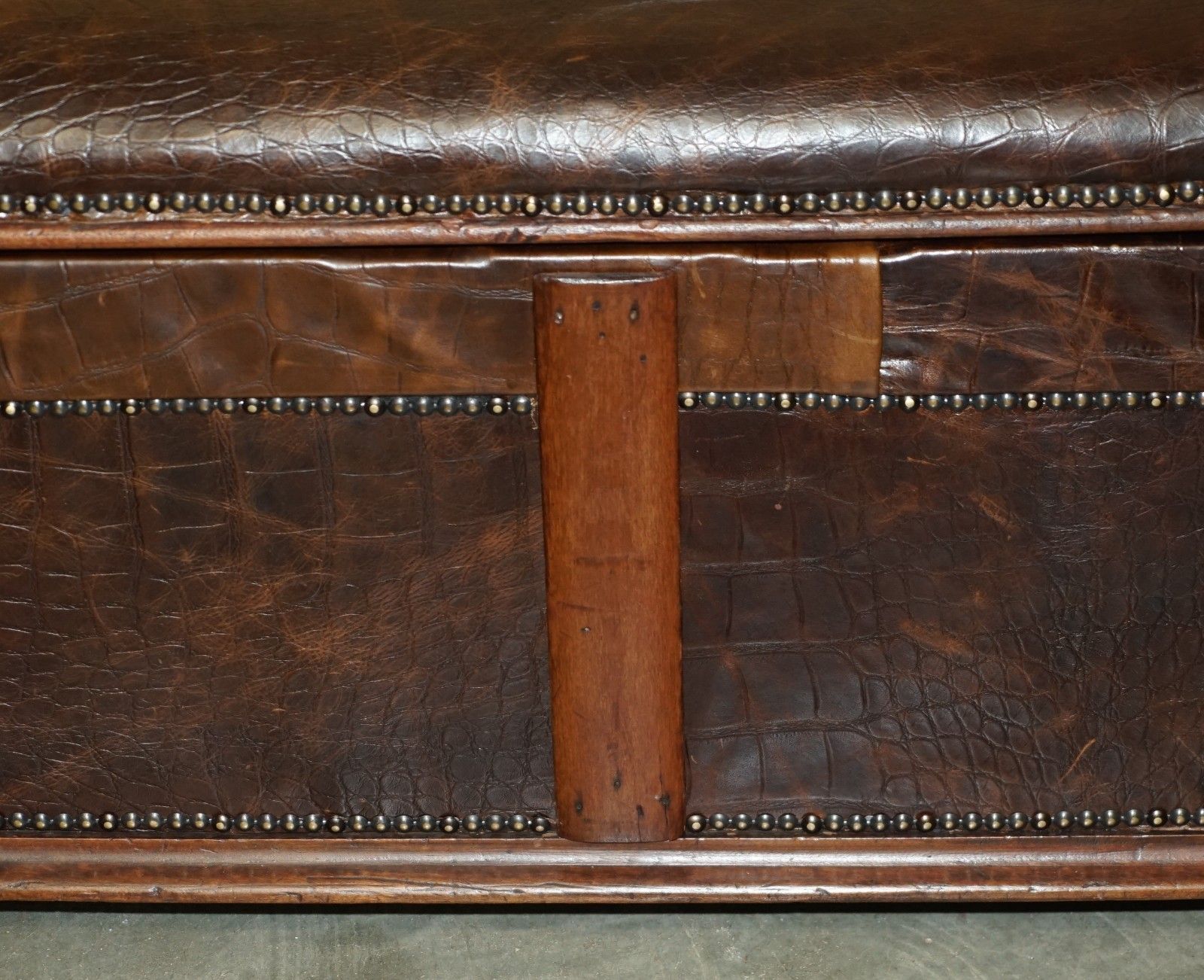 photo vinterior Antique 1860 Mahogany Alligator Crocodile Patina Brown Leather Ottoman Trunk