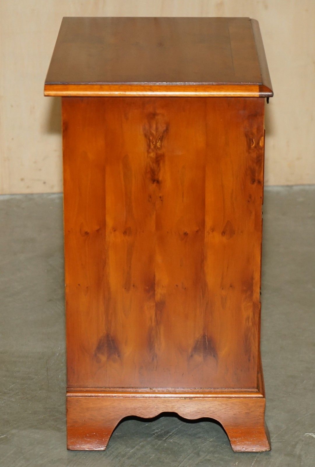 Pair Of Bradley Furniture Burr Yew Bedside Table Nightstand Drawers Butlers Tray photo vintage