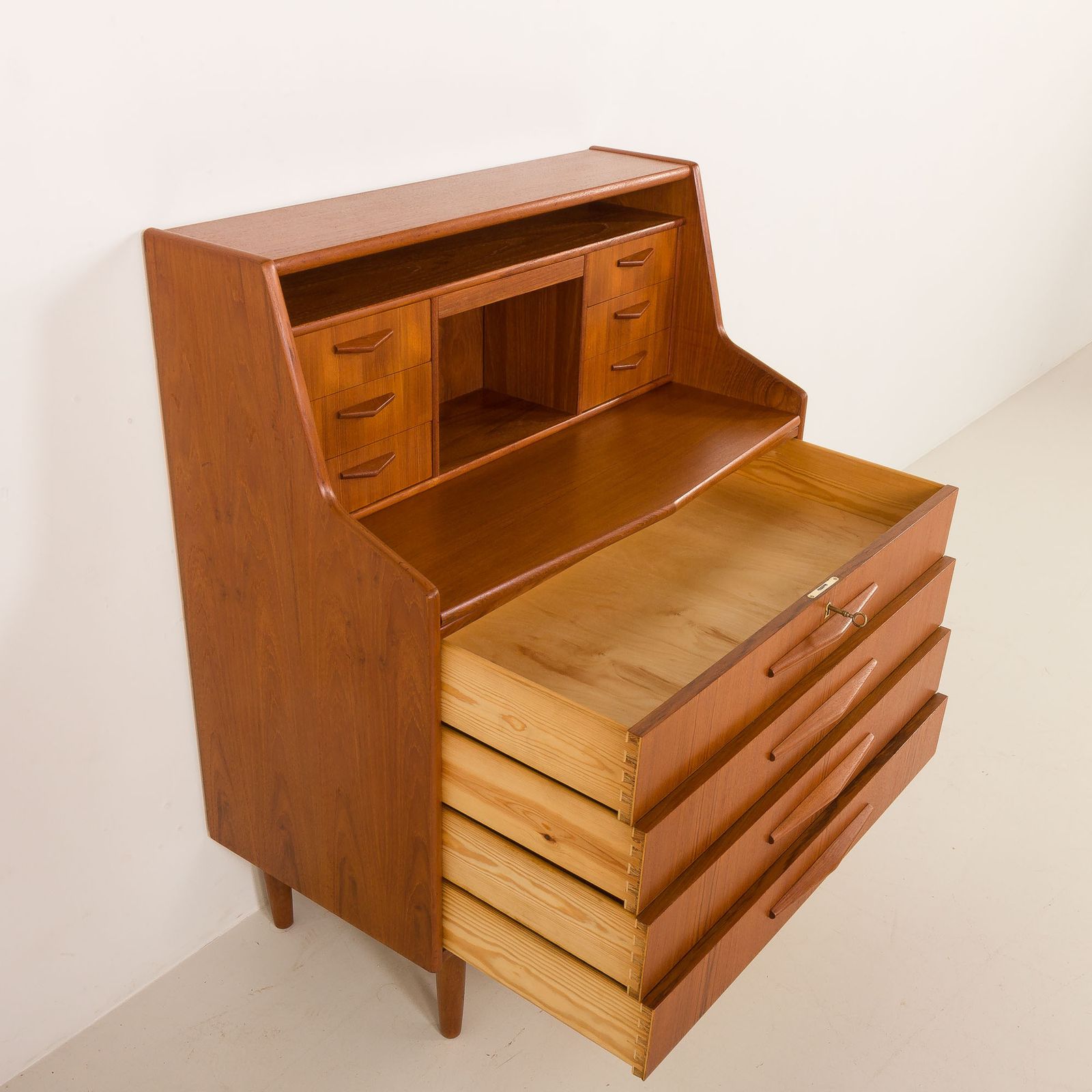 photo vintage Danish Teak Mid Century Modern Secretaire Cabinet With A Desk And Vanity, 1960s