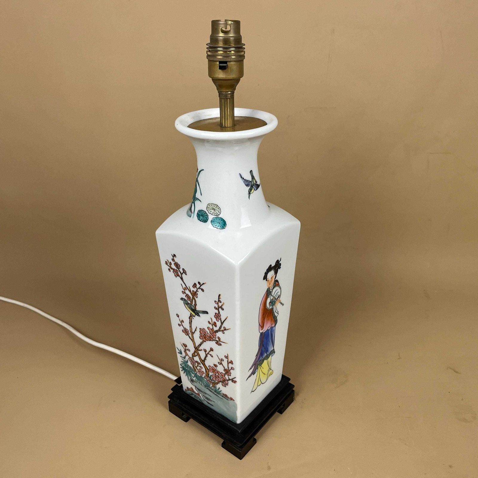 Vintage Ceramic Lamp Light Bedside Table Hand Painted Floral Design Pattern Wood Base Oriental Japanese Vase White Antique Brass Ginger Jar