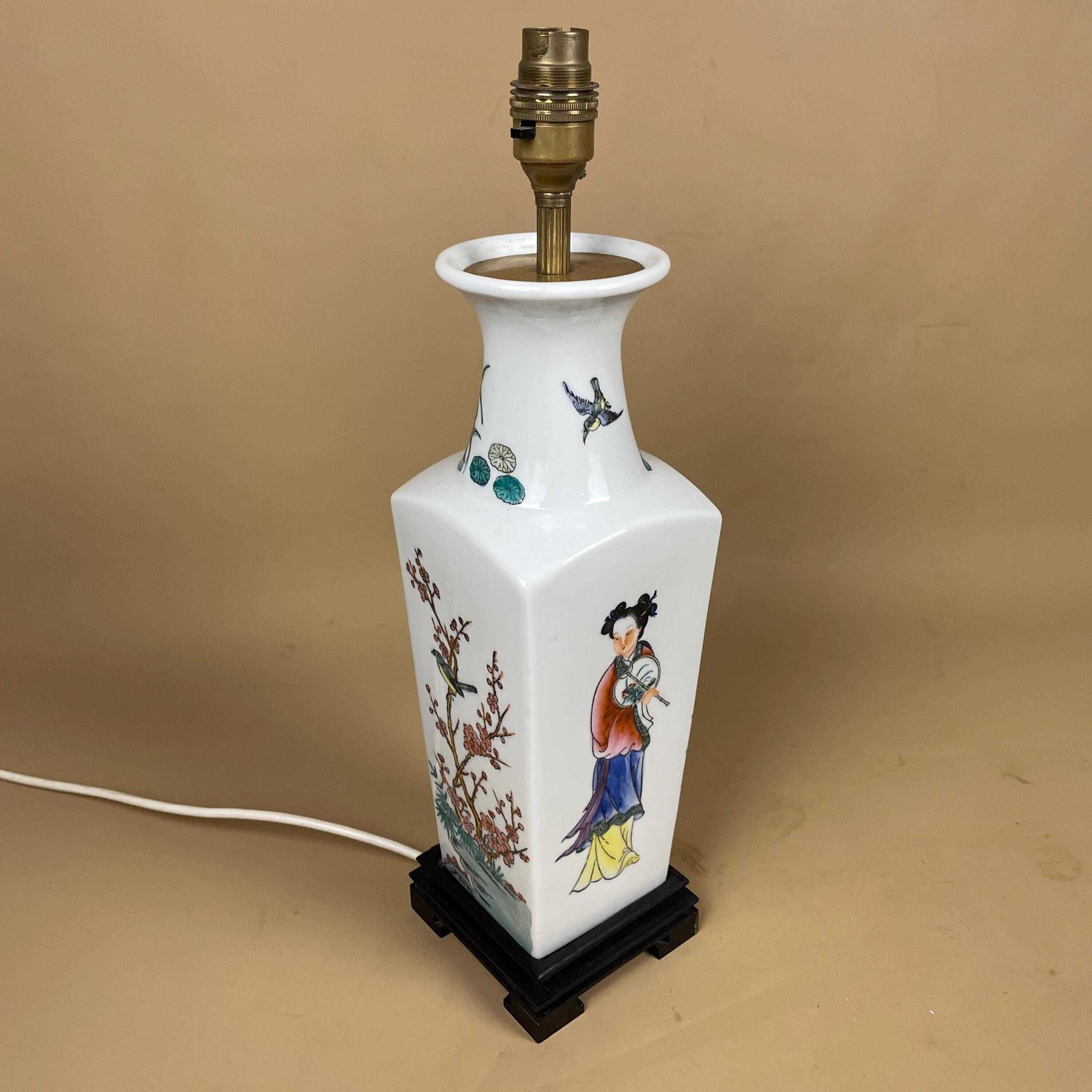 Vintage Ceramic Lamp Light Bedside Table Hand Painted Floral Design Pattern Wood Base Oriental Japanese Vase White Antique Brass Ginger Jar photo vinterior
