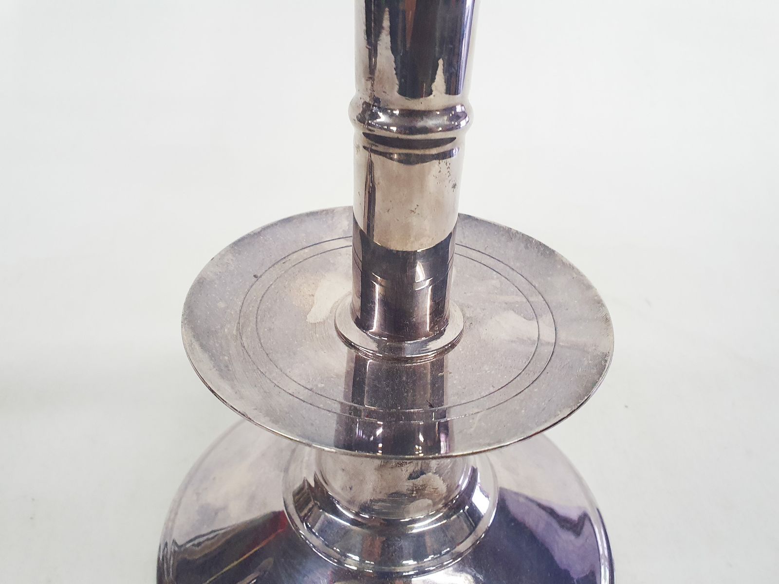 Set Van Twee Zilveren Kandelaars, Engeland, Ca. Jaren 1670 photo buy