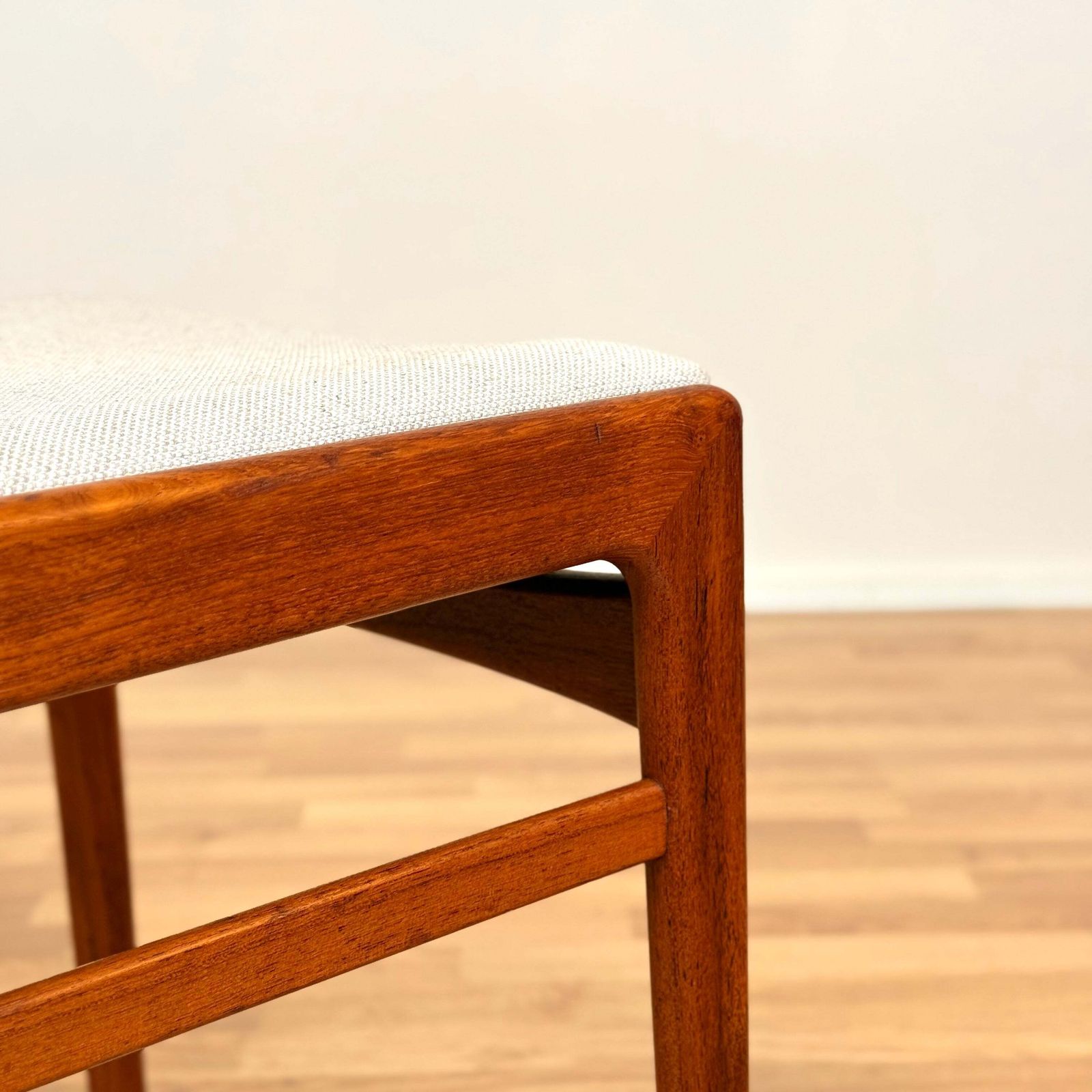 photo vintage Set Of 2 Dining Chairs In Teak By Erik Kirkegaard