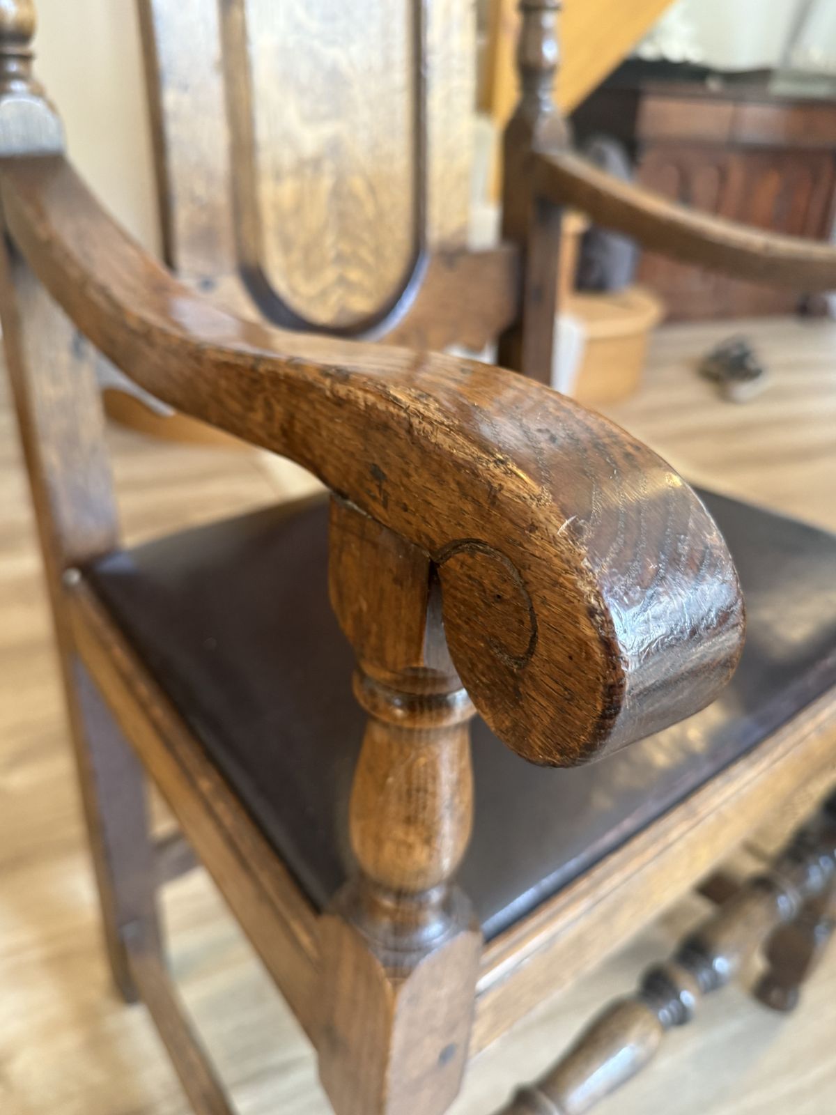 Bryn Hall Country Furniture Table And Chairs Set photo vinterior