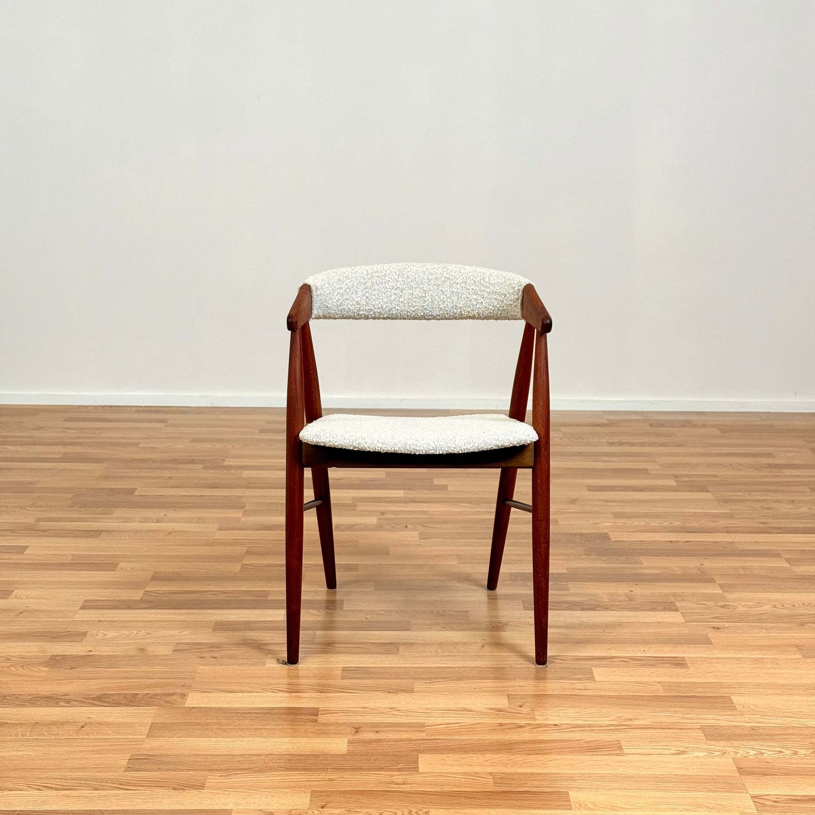 Set Of 4 Chairs In Teak, By Ejner Larsen & Aksel Bender Madsen, 1950s 60s, Denmark photo furniture