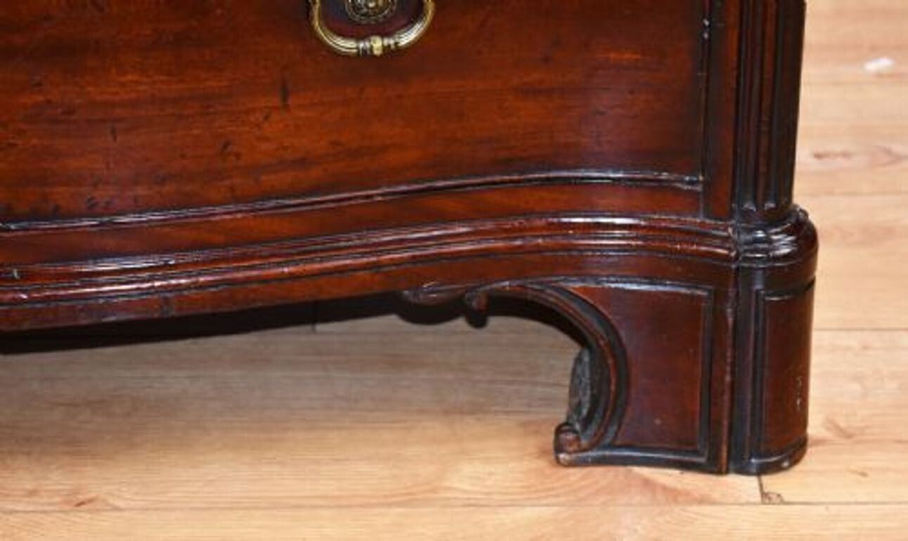 18th Century Mahogany Serpentine Chest Of Drawers photo vinterior
