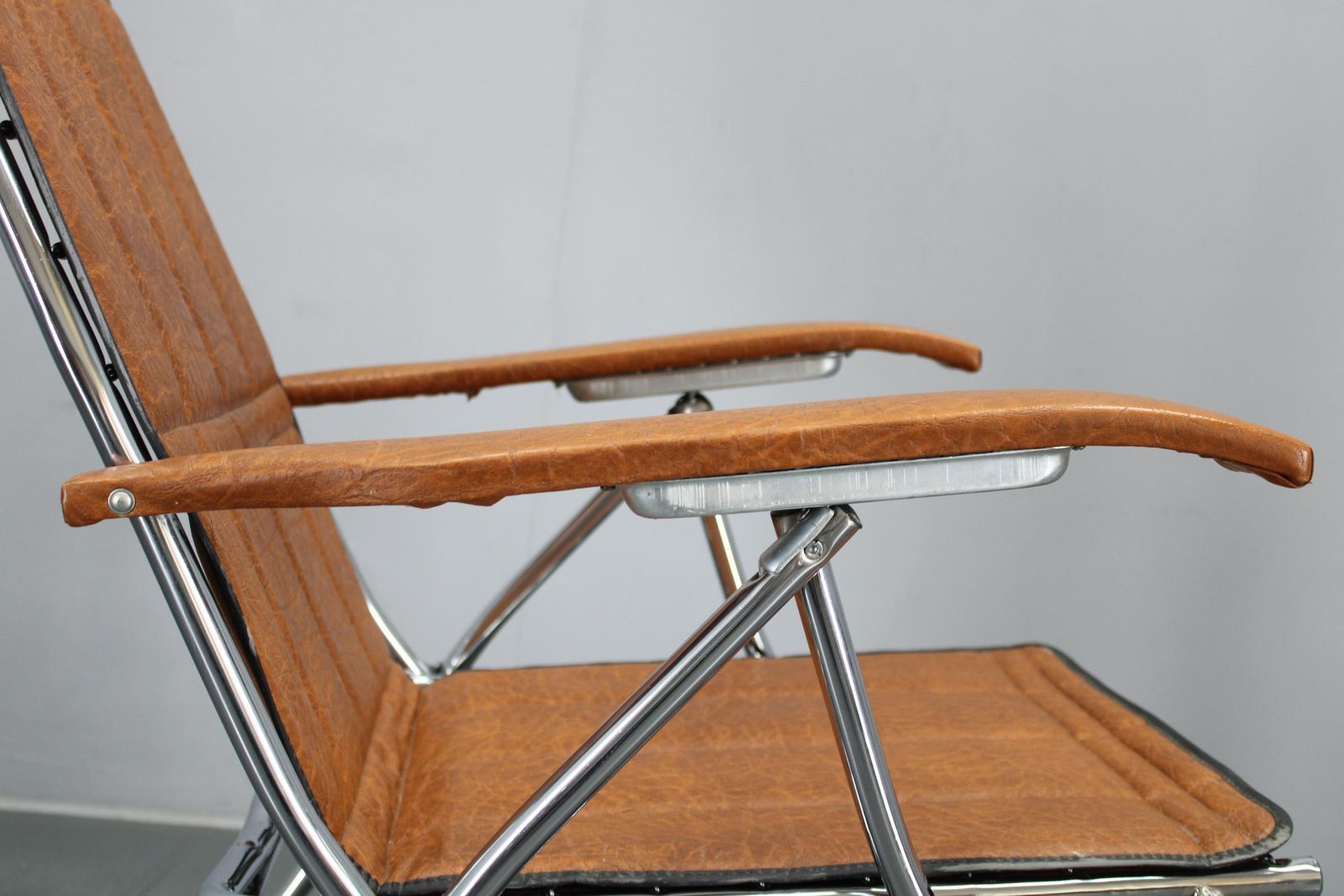 388.0 1970s Italian Folding Lounge Chair With Leatherette Upholster photo