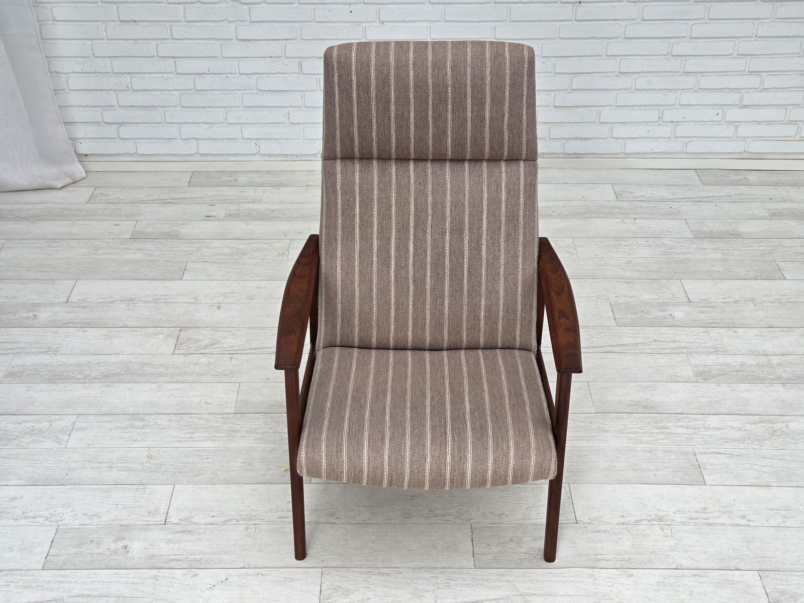 photo furniture 1970s, Danish Highback Armchair, Furniture Wool, Teak Wood, Original Condition.