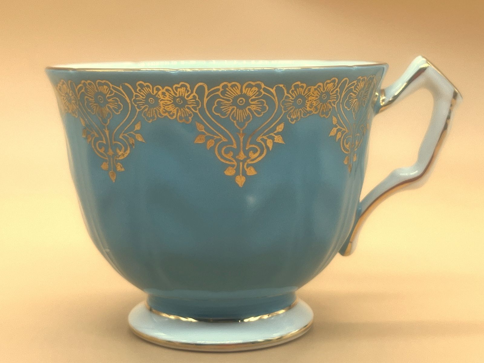 Aynsley China Crocus Shape Wild Tudor Turquoise Cabinet Tea Cup & Saucer Duo. photo buy